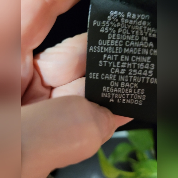 SIZE XL HKR COLLECTION FAUX LEATHER AND LYCRA TURTLENECK. - Picture 5 of 6